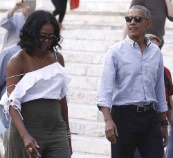 eccentric-nae:  thelovelywords17:  ghettoish:Michelle and Barack