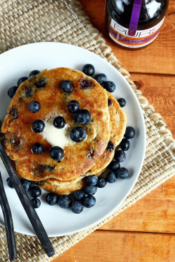 garden-of-vegan:  Blueberry Lemon Poppy Seed Pancakes with Earth