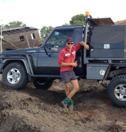 tradieboots:  A man &amp; his ute.