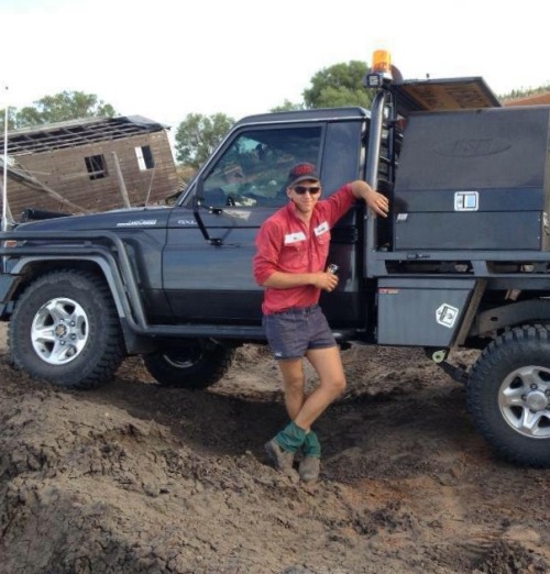 tradieboots:  A man & his ute.