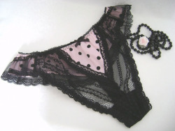 bombisbomb:  Pink & Black Lace Panties แ.86