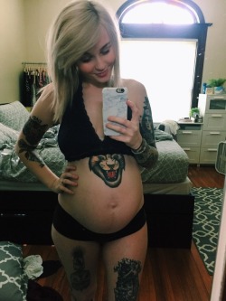 rspnsblprty:Feeling real cute today and loving my bump, which