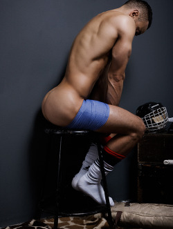 athleticbtmboi:  Side view! Like it? If ur a muscle top, send