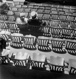  Werner Bischof GB. ENGLAND. London. Racecourse. 1950. 