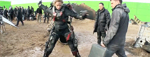 sorry-no-more-no-less: Emily Blunt behind the scenes filming Edge of Tomorrow 
