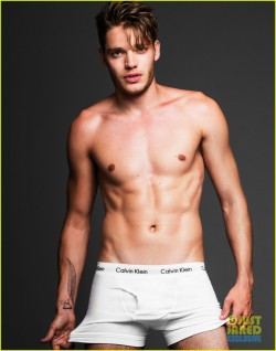 hotfamous-men:  Dominic Sherwood