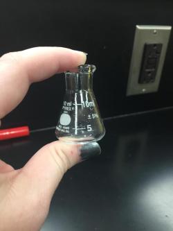 dawwwwfactory:  This is an adorably tiny Erlenmeyer flask. Click