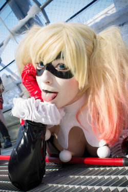 geekygeekweek:  ‘Geeks-R-Sexy’ of the day!  Harley Quinn