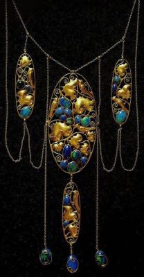opaldome:  Opal and gold necklace, designed by Carl Otto Czeschka
