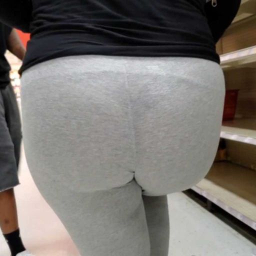 hunteryoung91:College Pawg showing cheeks! 