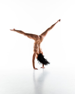 Handstands and Definition.lightartistry:Strength and FormPhotography