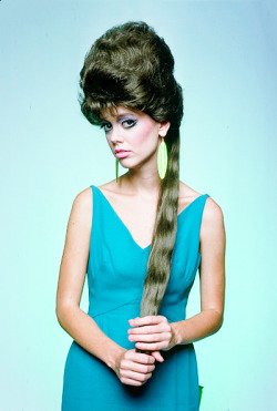 mabellonghetti:Cindy Wilson and Kate Pierson of the B-52's photographed