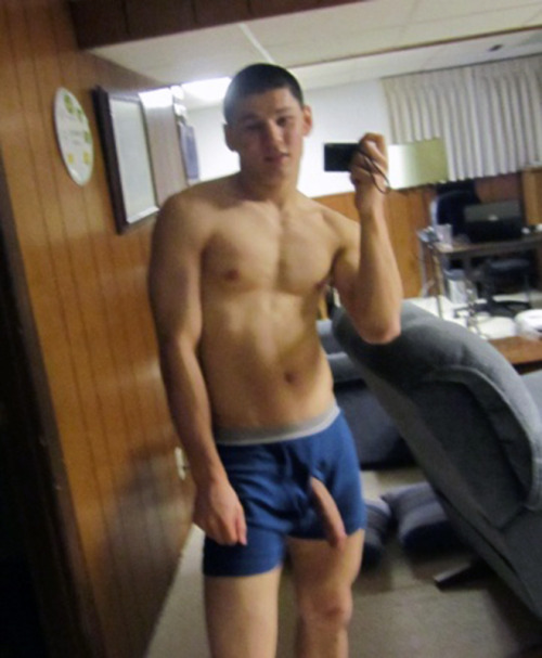 thecircumcisedmaleobsession:  20 year old straight guy from Iowa City, IA