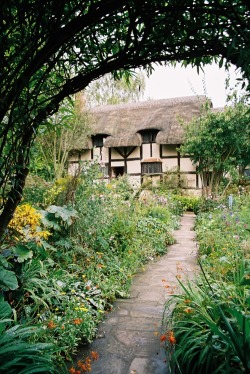 tqe1: Anne Hathaway’s Cottage, (wife of William Shakespeare)