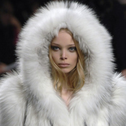 versacegods:  Tanya Dziahileva @ Emanuel Ungaro Fall 2007