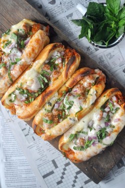 fluffymerry:  food-for-comfort:  Garlic Butter Italian Sausage