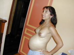 sexypregnanthotties: For more sexy pregnant girls:  Follow http://sexypregnanthotties.tumblr.com/