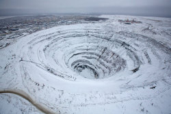 thepowerofahug:    Mina de diamantes de Mir, Rusia       