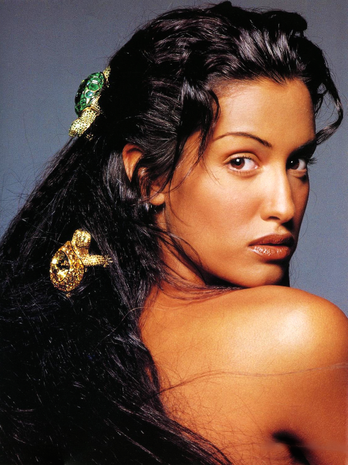 ohyeahpop:Yasmeen Ghauri for Vogue, 1993 - Ph. Walter Chin