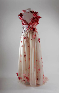 agameofclothes:  A Weirwood wedding gown, for those who still