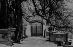 d-e-r-r-i-c-k-a:  The main gate of the Old Cemetery in Podgorze.