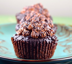 miscellaneousdesserts:  Vegan Chocolate Stout Cupcakes with Whiskey