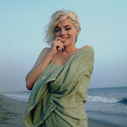 missmonroes:  Marilyn Monroe photographed buy George Barris,