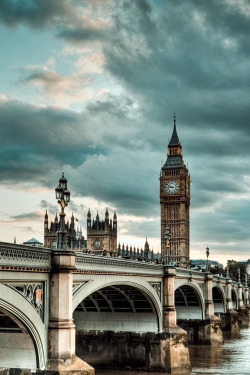 writewaygirl:   Westminster Bridge London, England by Vulture