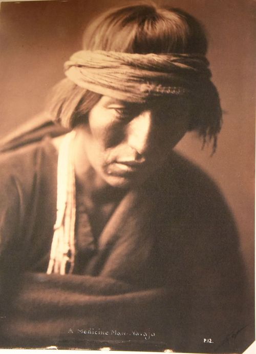 blondebrainpower:A Navajo Medicine Man. Edward S. Curtis. USA,