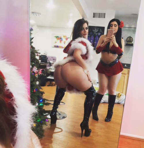 sfwbutveryhot:Sophie Dee & Luscious Lopez Merry assmas and happy booty year!