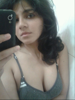 adult18indian:  indian in grey bra and panty   Wow trop belle