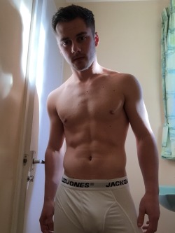 myukladsnaked:  norwich luke is back, enough likes for more pics