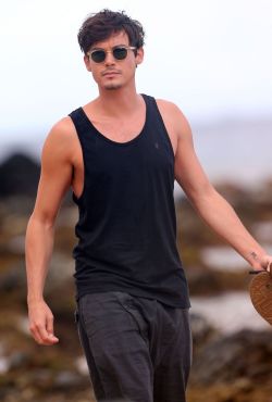 guylogy:  TYLER BLACKBURN 