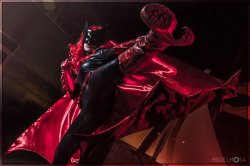 Batwoman Cosplay: JUSTICE Delivery to the FACE by Khainsaw 