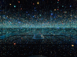urhajos:  Infinity mirrored room by Yayoi Kusama 