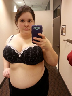 hootie6977:  chubby-bunnies:  My name is Sharayah and I’m 21.