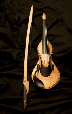 custom-shop-showroom:  Squidolin (great name) electric violin by Carlos R. Mendez.