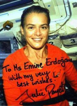 askinradyoaktivitesi:  Emine Erdoğana uzaydan İstanbul kartpostalı