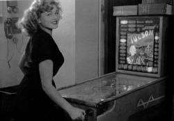 arcadepenny:  La fille du flipper, Paris, 1953