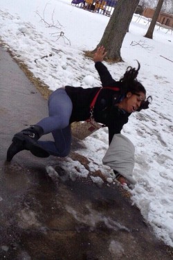 amerikkkanpie:  thatfunnyblog:  caught bae slippin  FATALITY