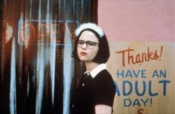 distractful:  Thora Birch in Ghost World (2001)