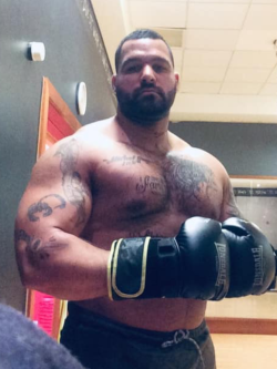 bearsmuscleboxing:Whew!  A perfect sex fantasy in the flesh……..wow!!