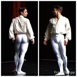 eclectic6969:  mrdanceartist:Yosvani Ramos costumed as ‘Romeo’