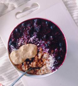 pappa-bear:  Porridge   raspberries   chia seeds   peanut butter