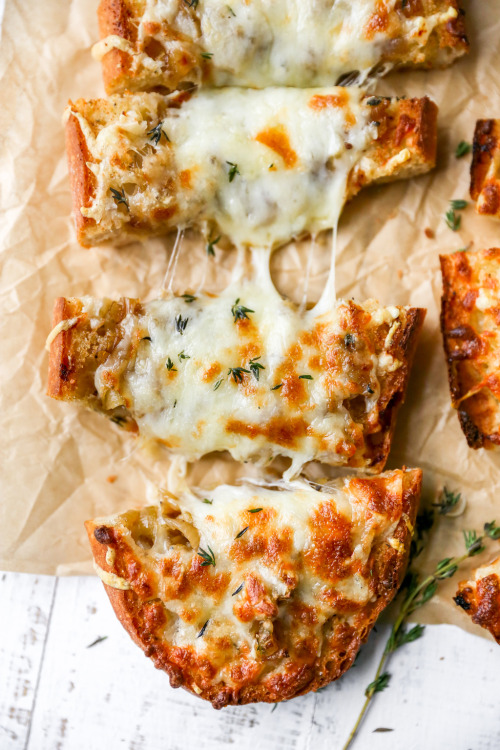 fattributes:  French Onion French Bread Pizzas