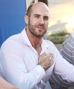 Damn Cesaro looks irresistible here!