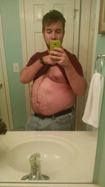 dronemeapancake:  chubber-doge:  Starting to really show….  X///3  Oh yeah… It does ;) Looking good man:) 