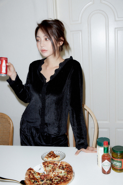 korean-dreams-girls:  Lee Chae Eun - November 10, 2020 1st Set