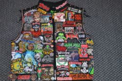 shaggysworld:http://tshirtslayer.com/battle-jacket/kutte-20-0