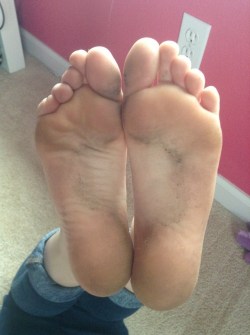 mckenzie-horny-toes:  Foot fetish sites and female foot fetishes.
